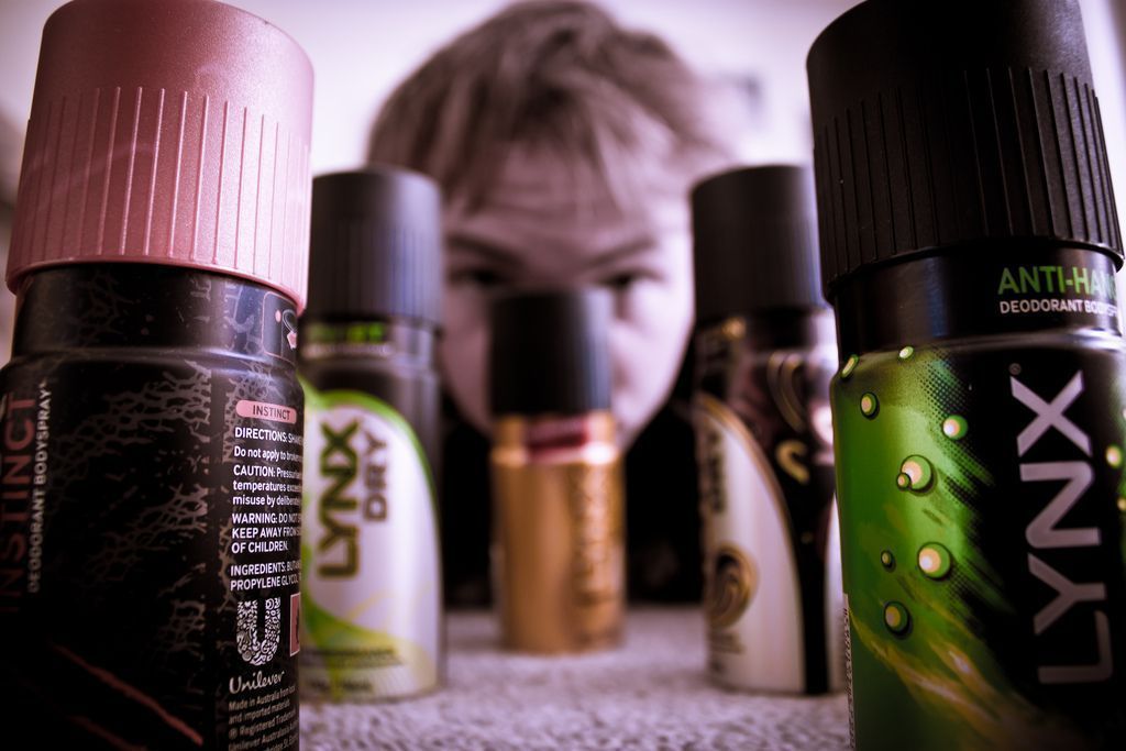 Deodoran dan antiperspiran pria dengan peringkat teratas pada tahun 2025
