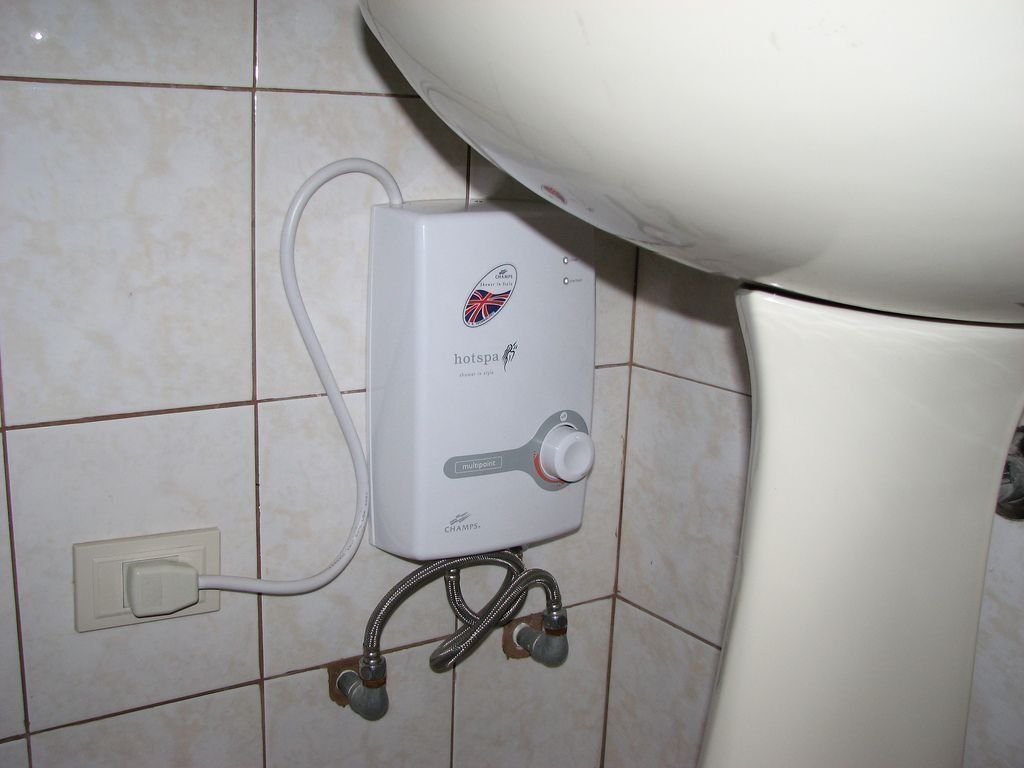 Ang pinakamahusay na instantaneous electric water heater sa 2025