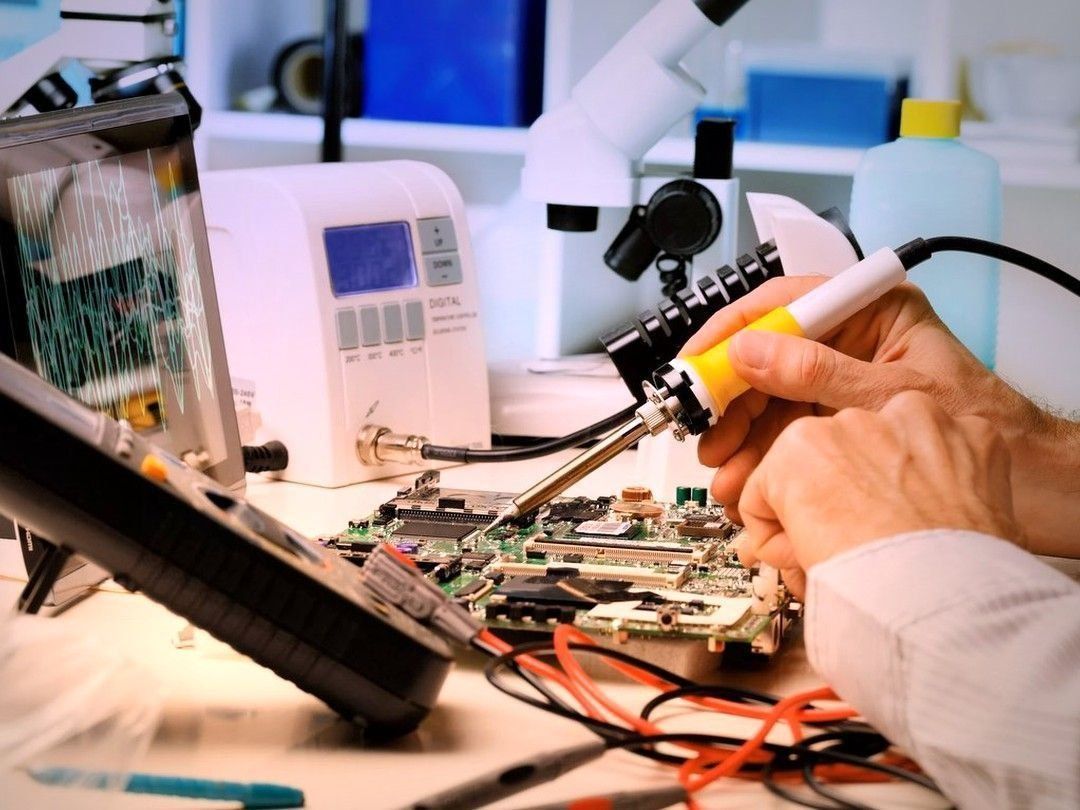 Peringkat bengkel telepon dan laptop di Yekaterinburg pada tahun 2025