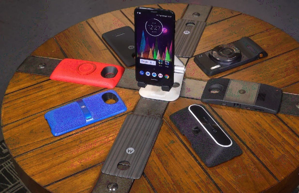 اسمارٹ فون Motorola Moto Z3 اور Z3 Play - فوائد اور نقصانات