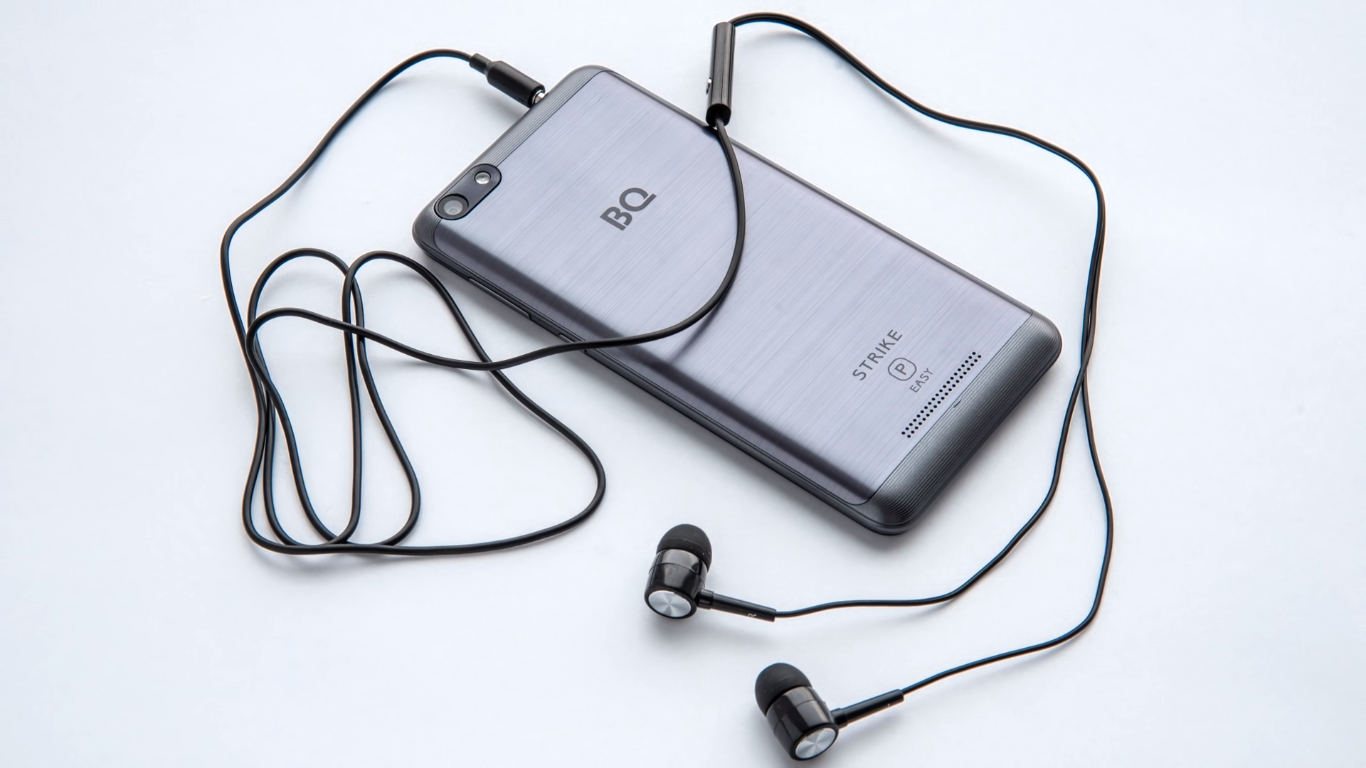 اسمارٹ فون BQ BQ-5058 اسٹرائیک پاور ایزی - فوائد اور نقصانات