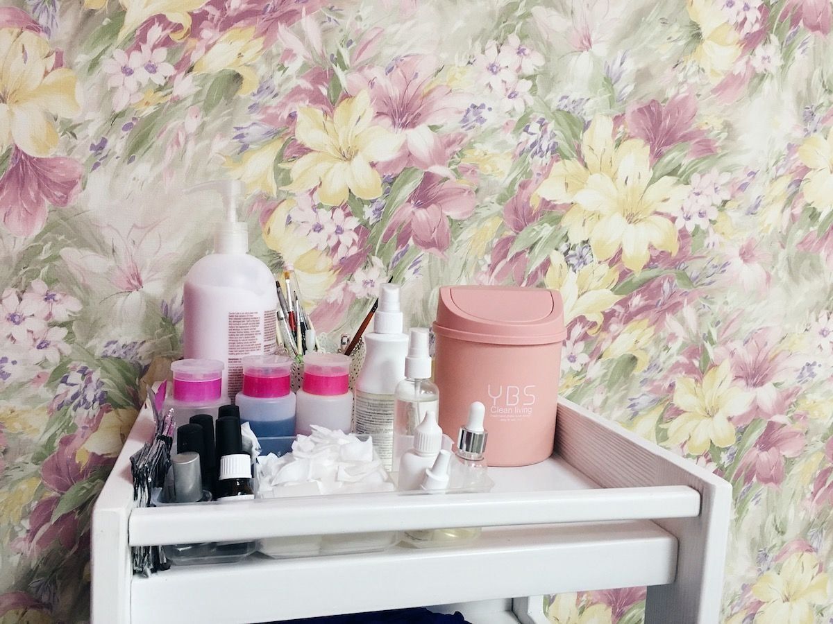 Ang pinakamahusay na mga salon ng kuko sa Omsk noong 2025