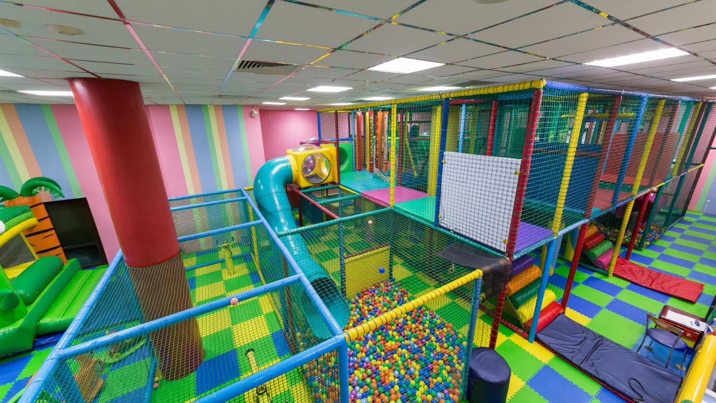 2025 میں نووسیبرسک کے بہترین کھیل کے میدان (کھلے اور بند)