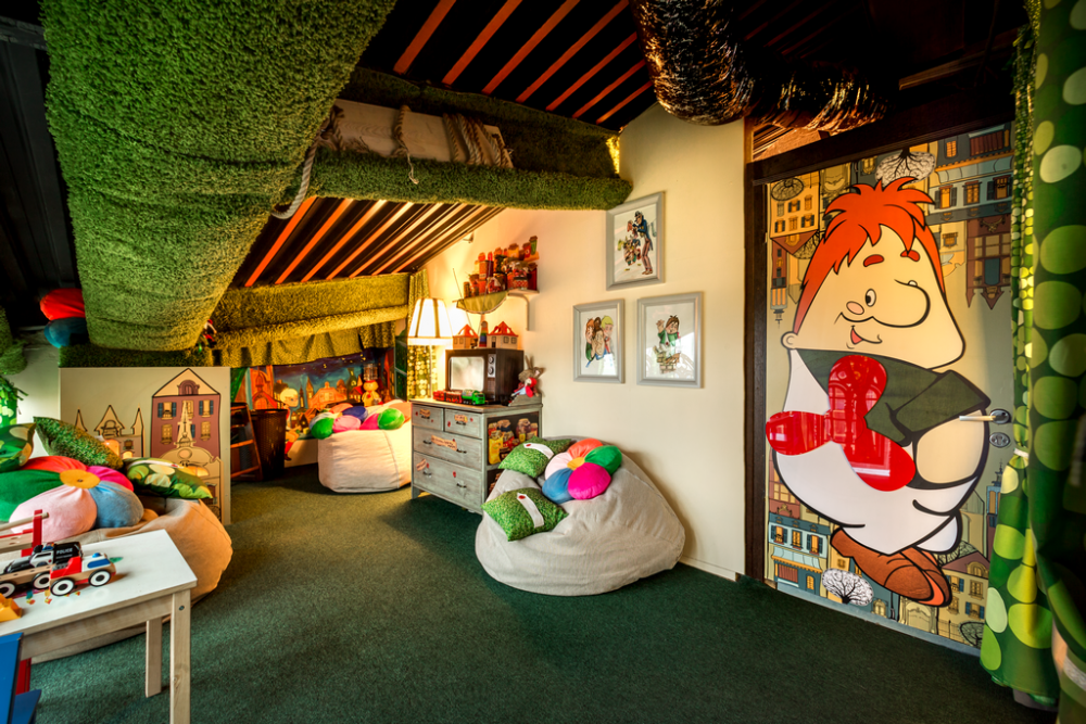 Peringkat kafe dan restoran terbaik dengan kamar anak-anak di St. Petersburg pada tahun 2025