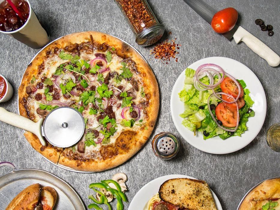 Valutazione dei migliori servizi di consegna di cibo a Omsk nel 2025