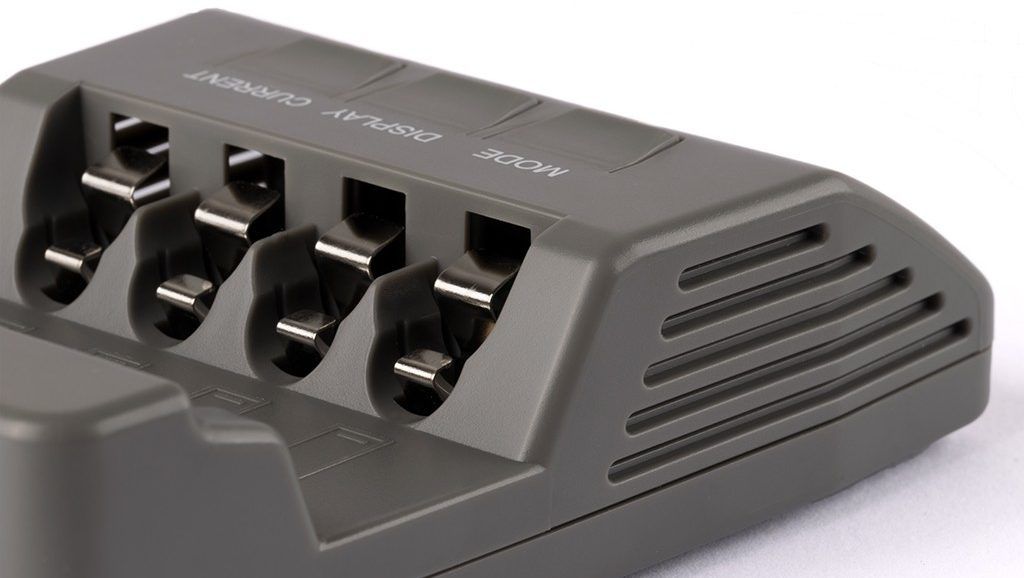 Peringkat pengisi daya baterai terbaik pada tahun 2025