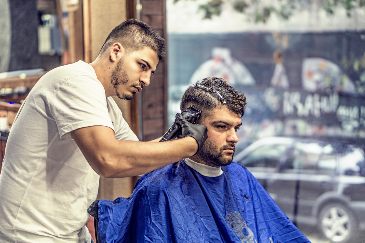 Rating ng pinakamahusay na ekonomiya barbershop sa Moscow sa 2025