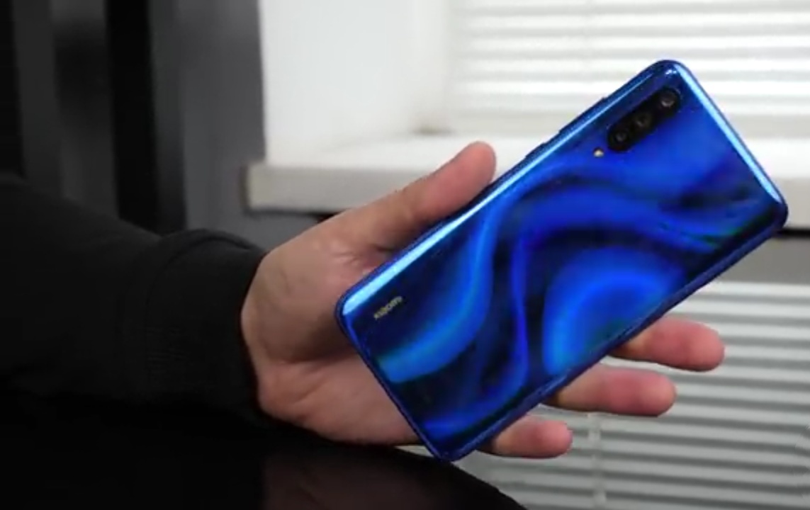 اسمارٹ فون Xiaomi Mi 9 Lite - فوائد اور نقصانات
