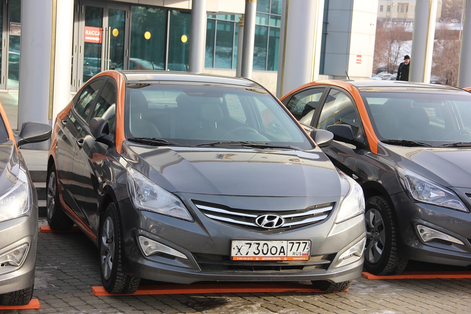 Peringkat perusahaan berbagi mobil terbaik di St. Petersburg untuk 2025