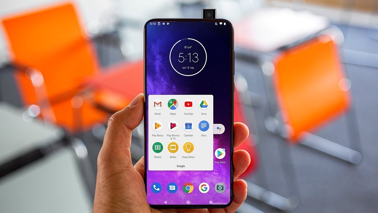 Panoramica dello smartphone Motorola One Hyper con le caratteristiche principali