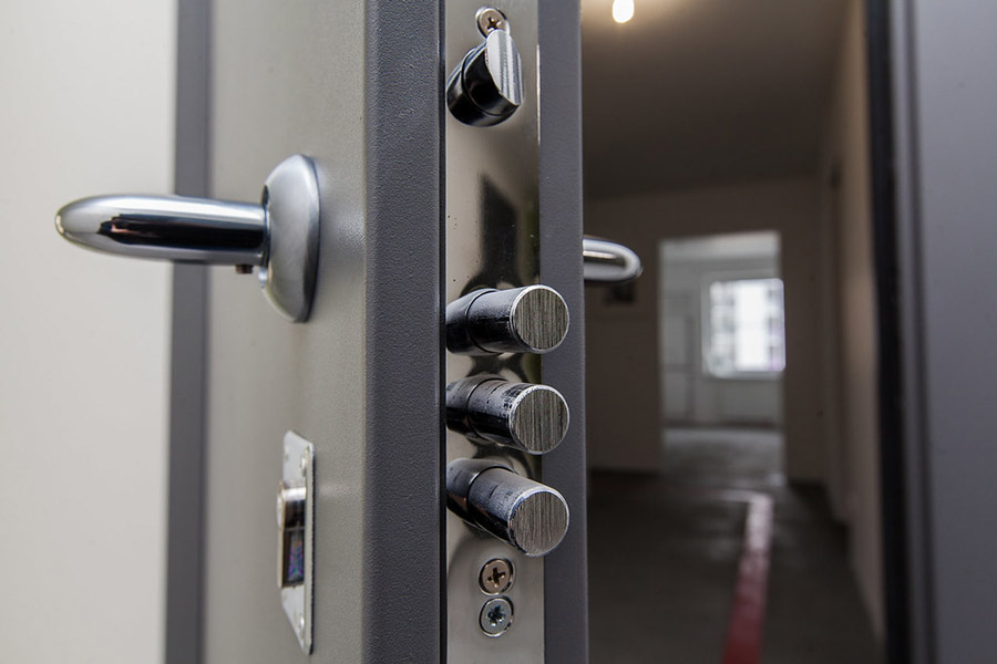 דירוג דלתות הכניסה הטובות ביותר עם הפסקה תרמית לשנת 2025