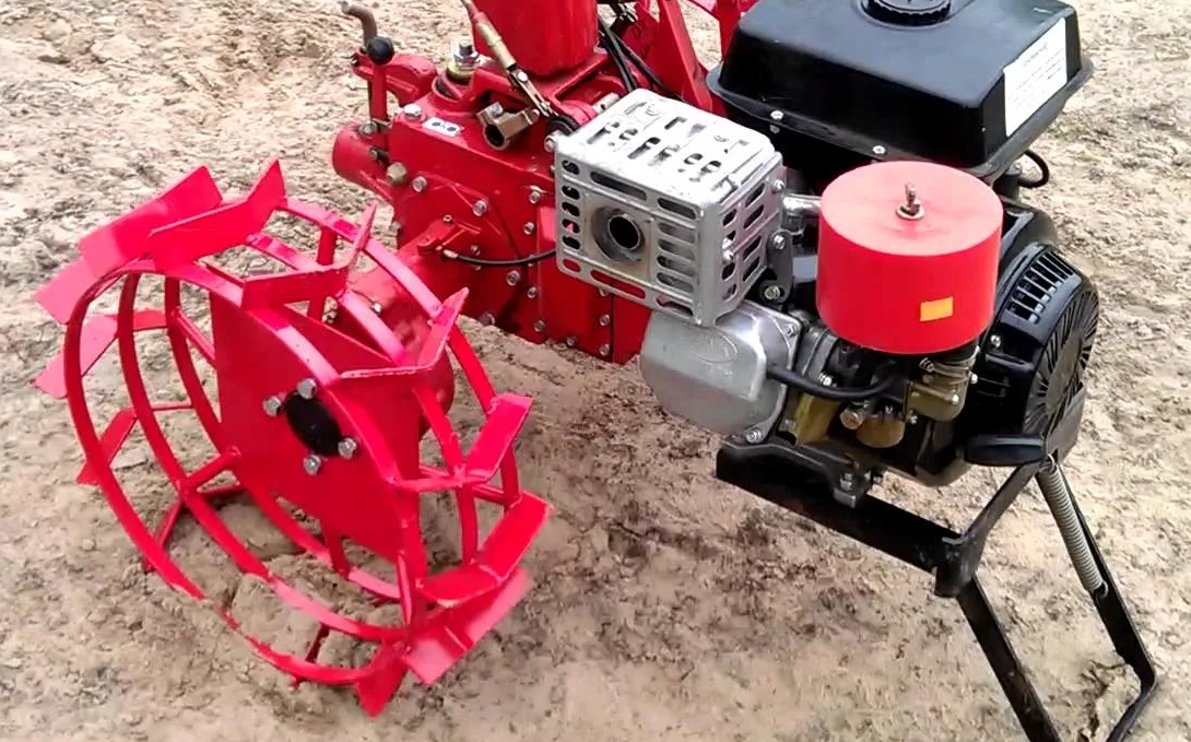 Betyg av de bästa klackarna för en bakomgående traktor för 2025