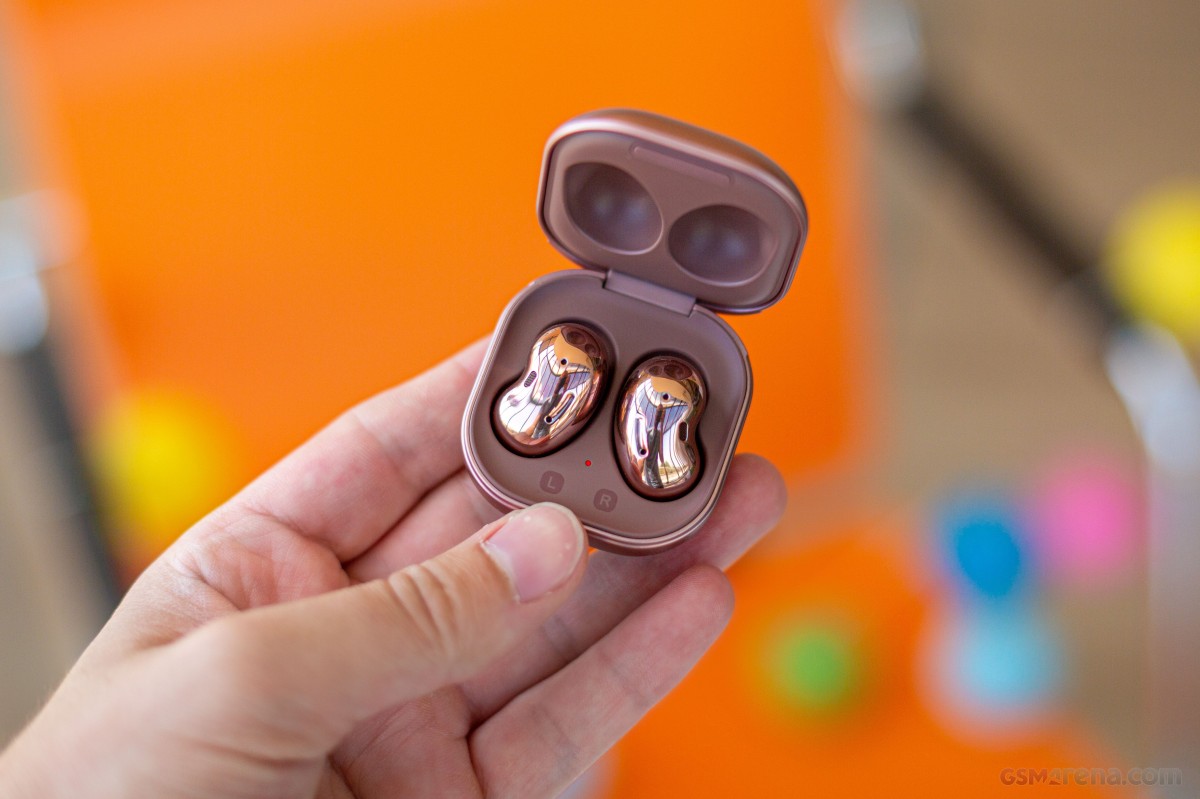 فوائد اور نقصانات کے ساتھ Samsung Galaxy Buds Live ہیڈ فونز کا جائزہ