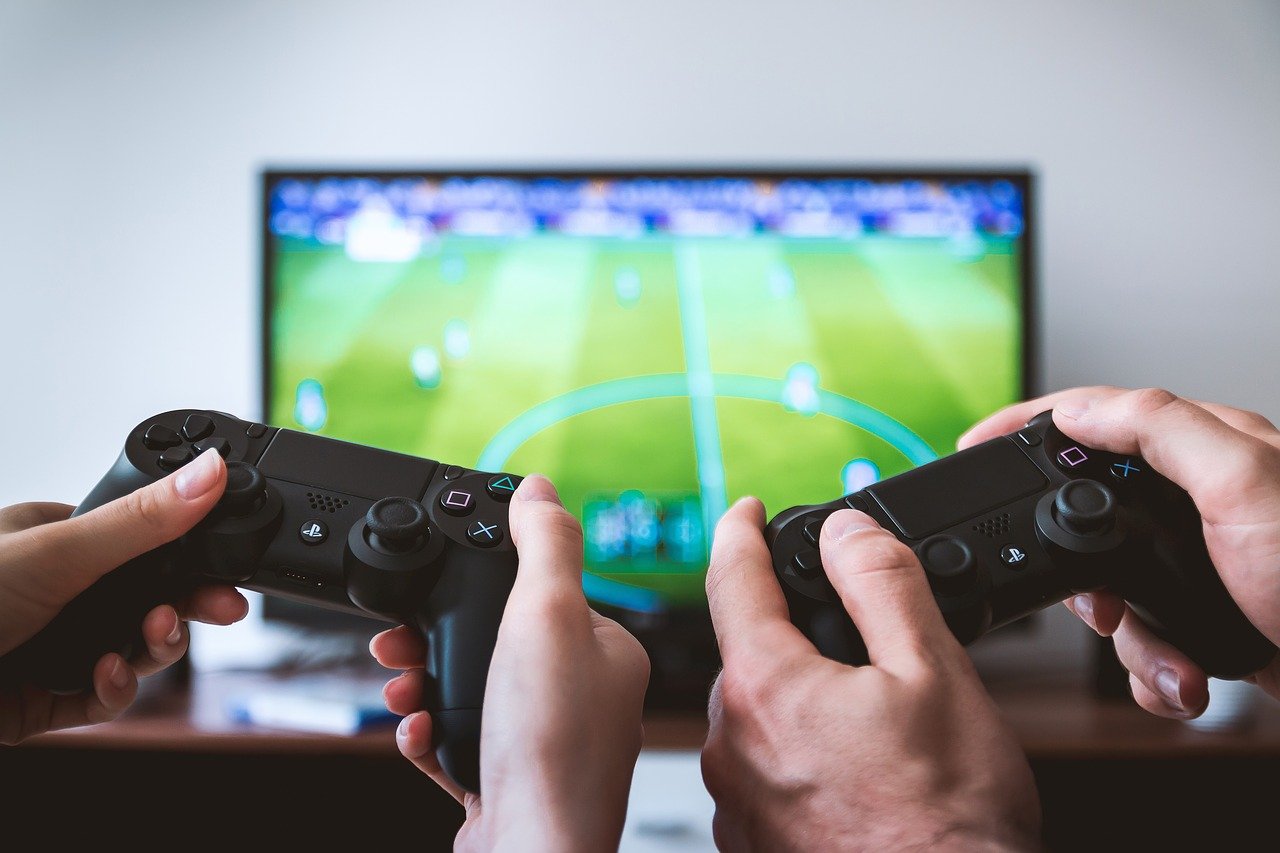 2025 میں eSports کے لیے بہترین گیم پیڈز کی درجہ بندی