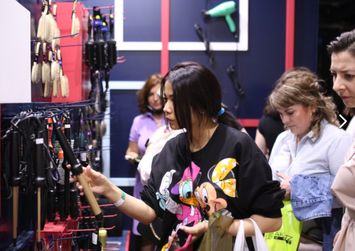 تصنيف أفضل المتاجر على الإنترنت لمصففي الشعر لعام 2025