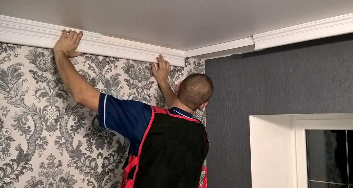 Hodnocení nejlepších soklových lišt pro napínané stropy pro rok 2025