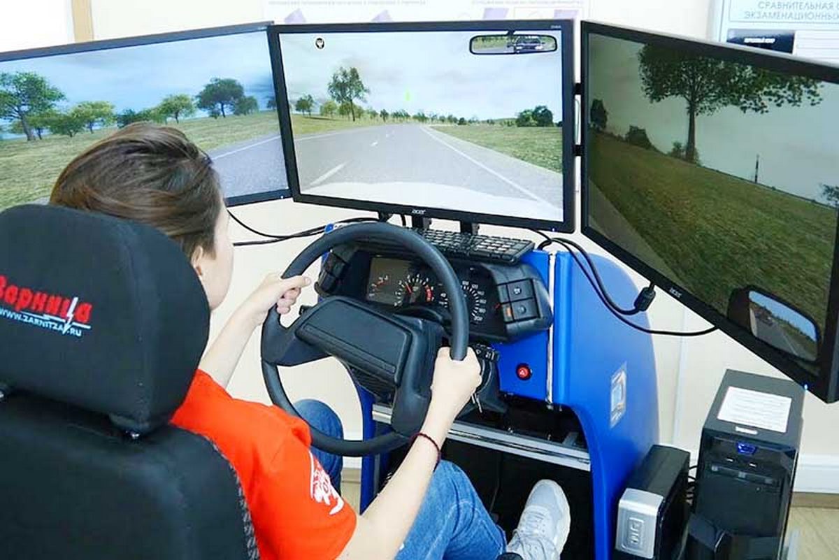 Simulator mobil terbaik untuk PC untuk tahun 2025