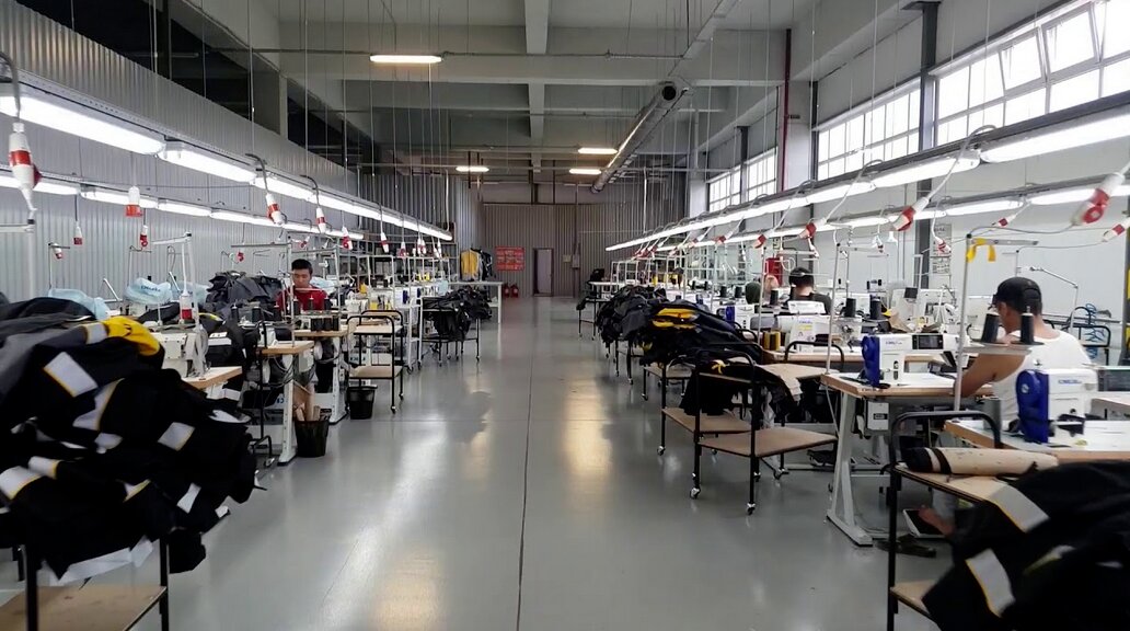 Peringkat pabrik garmen Rusia terbaik untuk 2025