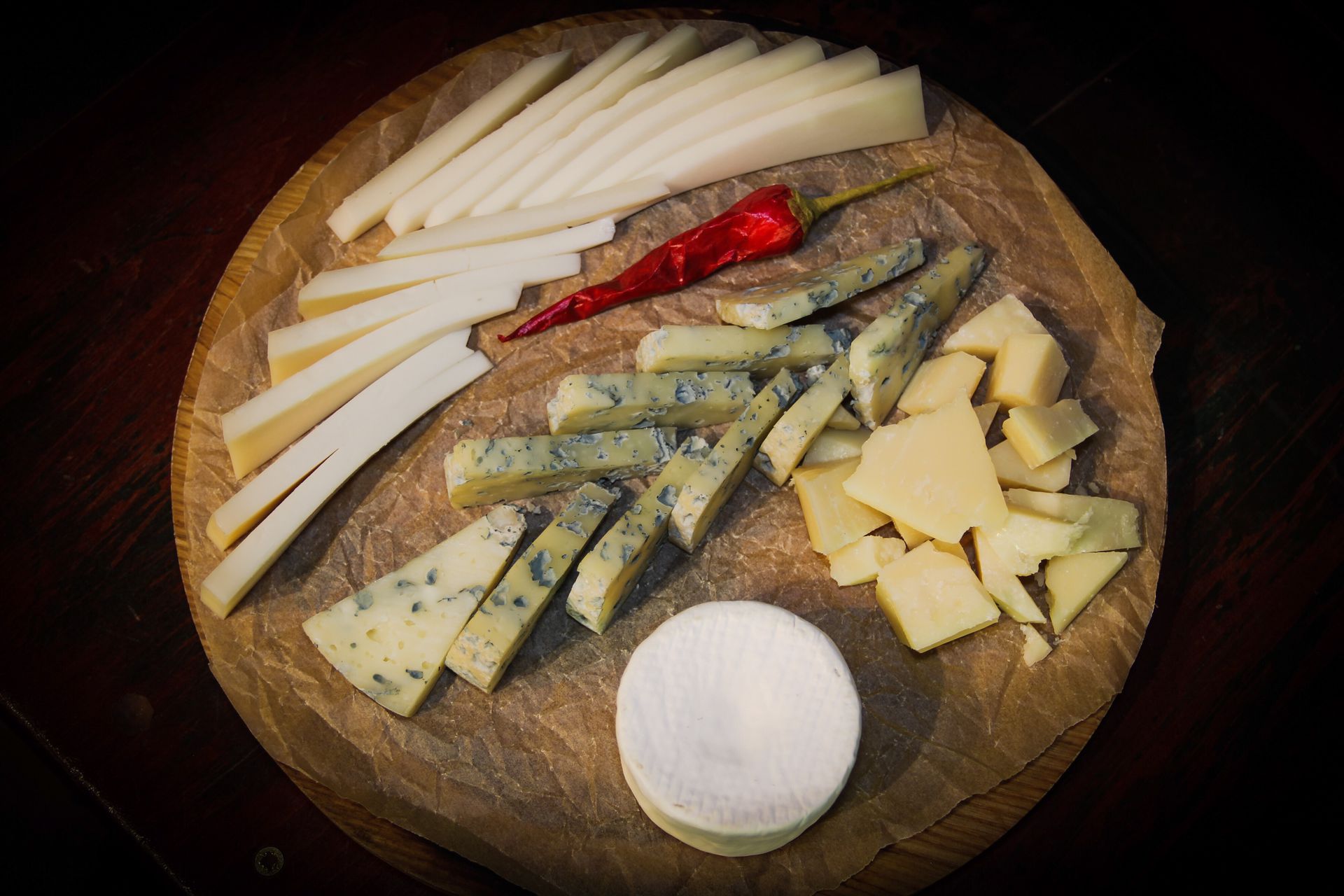 Peringkat keju biru Rusia terbaik untuk tahun 2025